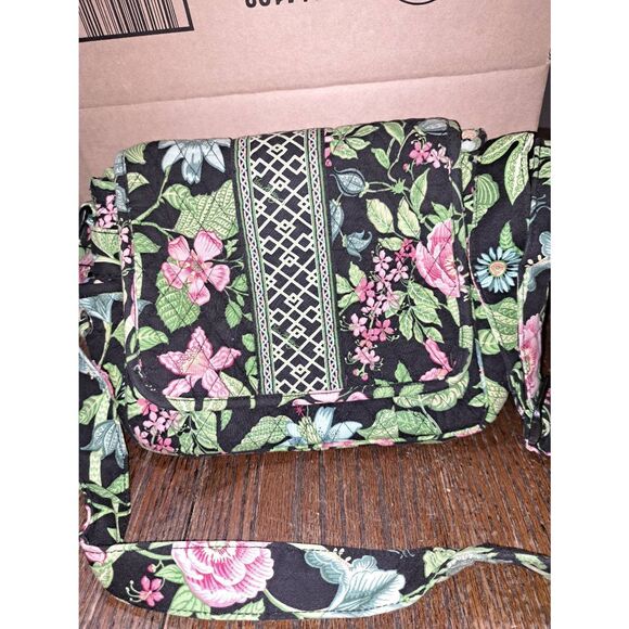 Vera Bradley Lindsay Quilt Floral Retired Pattern 08 Purse Handbag Pocket Book - Picture 2 of 6